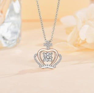 Collar con colgante de corona
