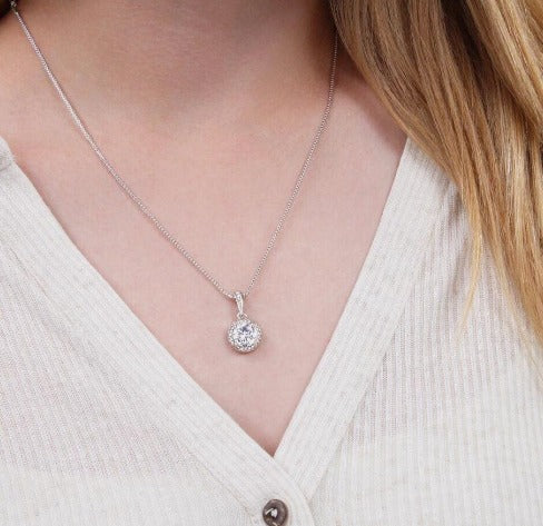 Collar con colgante de diamante