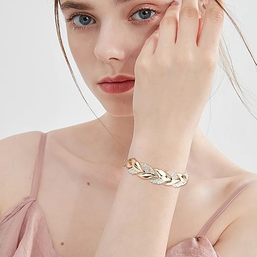 Pulsera elegante de hojas doradas