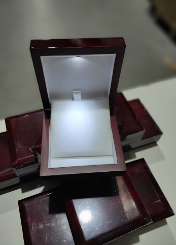Estuche Joyero de Madera con Luz LED