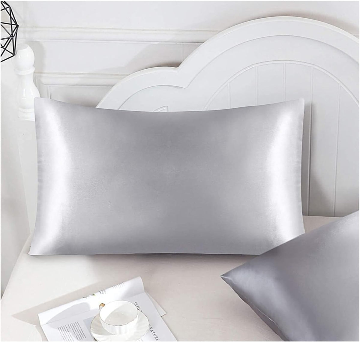 Funda de almohada satén gris para modelo