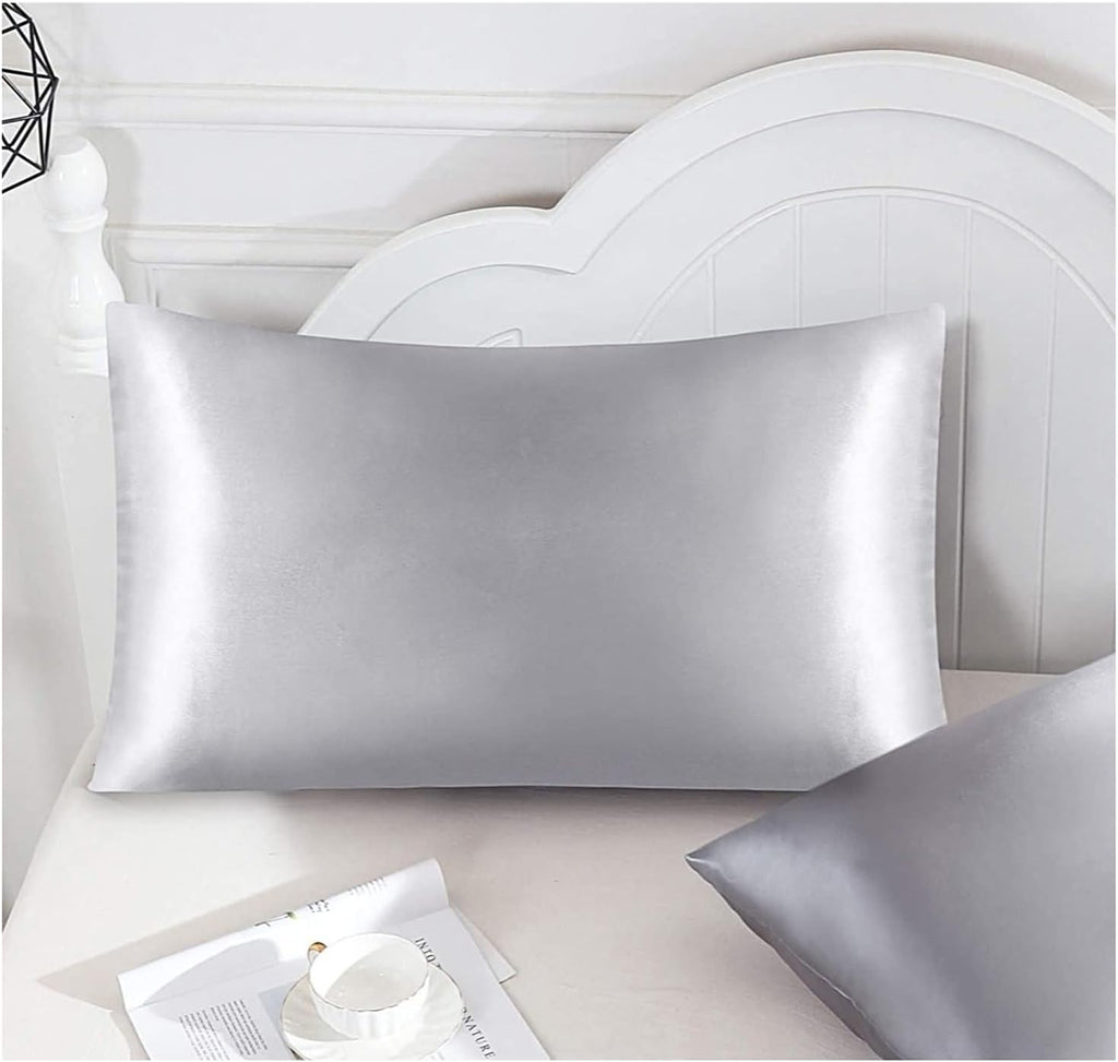 Funda de almohada satén gris para modelo