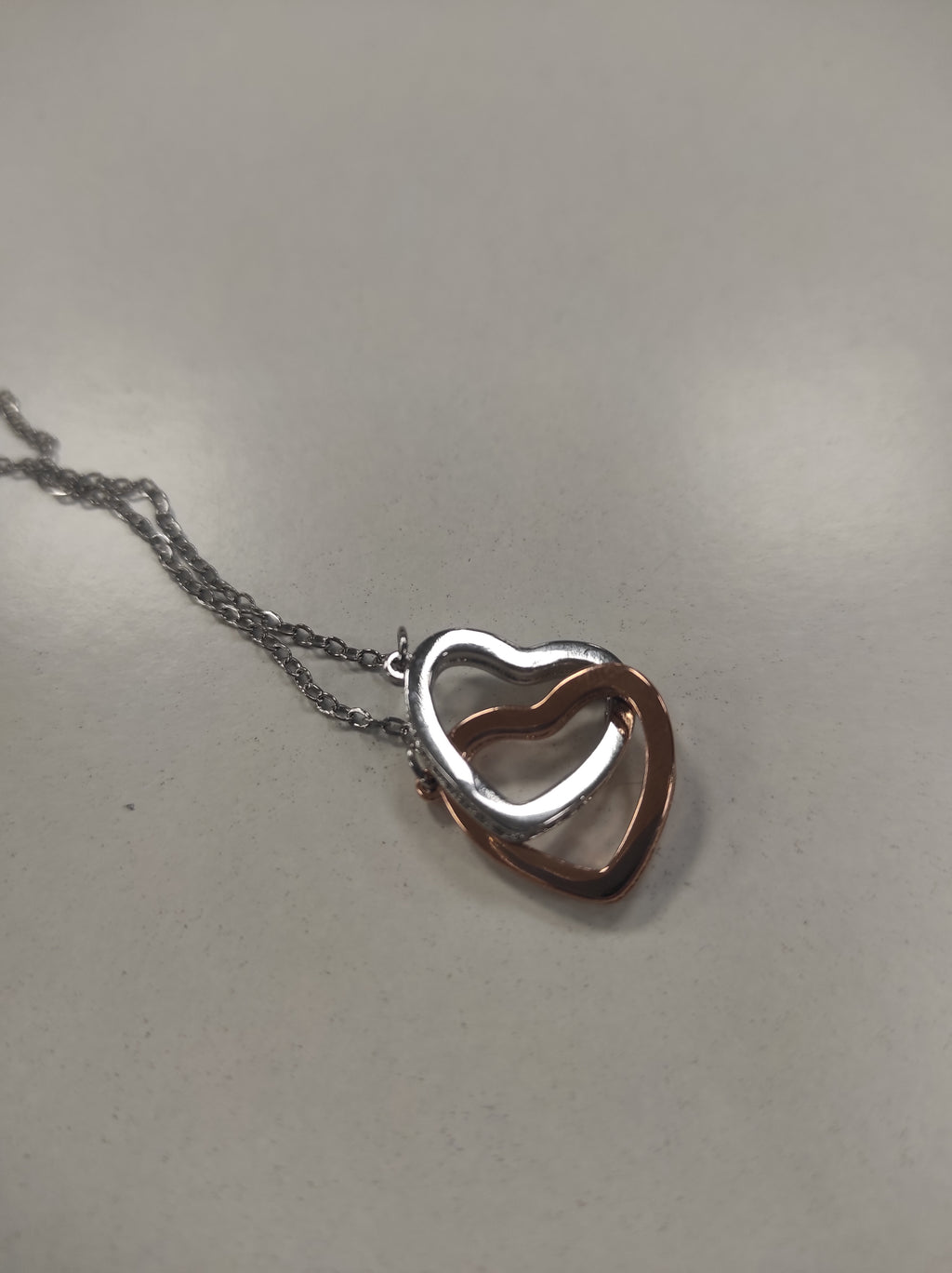 Collar de doble anillo de corazón bicolor