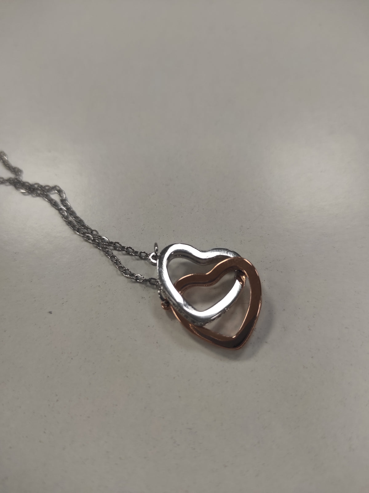 Collar de doble anillo de corazón bicolor