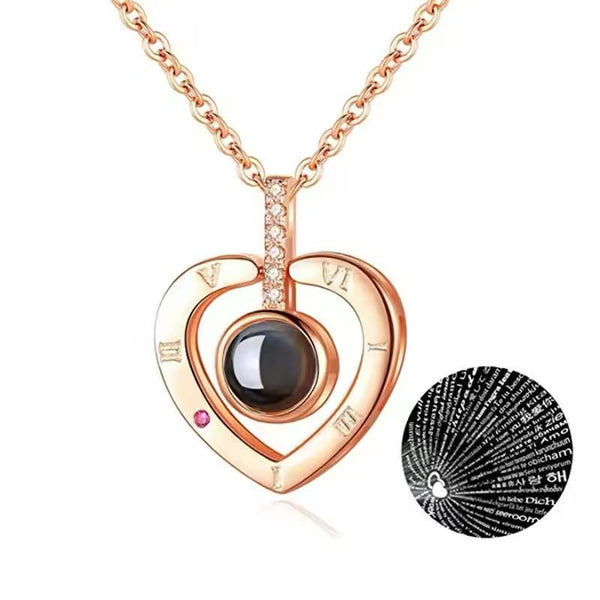 Collar en forma de corazón con Amor Eterno en 100 idiomas